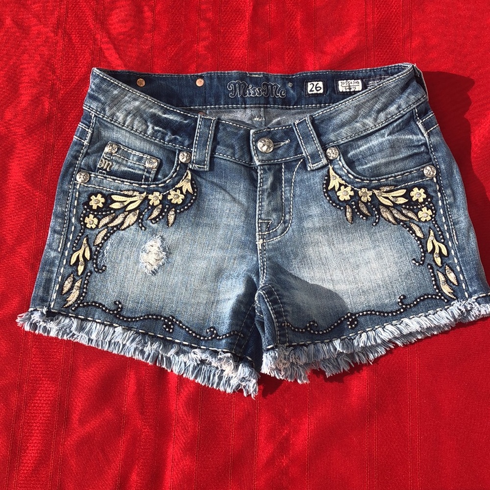 Miss Me Sz 26 embellished, fringed shorts. Factory fading, distressing EUC!!!